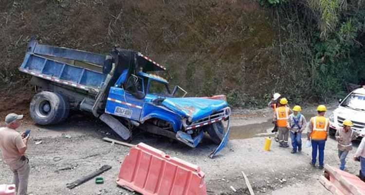 Dos lesionados accidente vía Pueblo Tapao - La Tebaida
