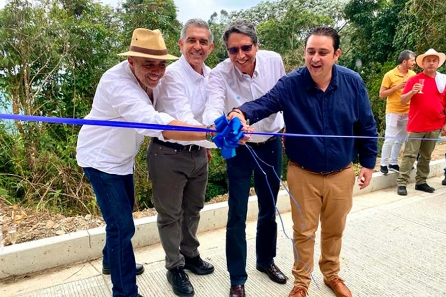 Con obras por Impuestos recuperaron vía Salento – Toche
