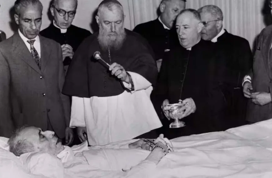 El macabro funeral del Papa Pío XII cuyo cuerpo explotó
