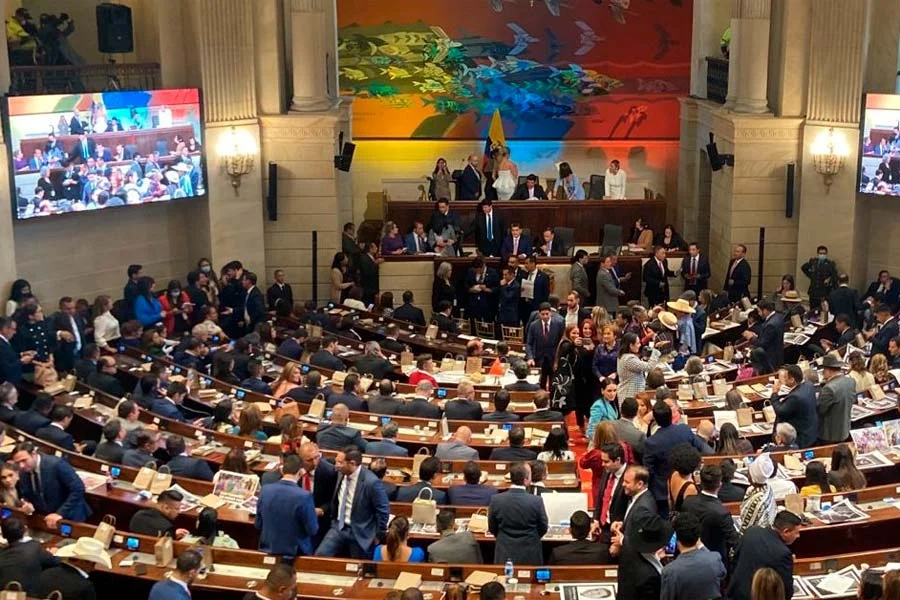 Congresistas hunden proyecto para reducir salario reforma laboral
