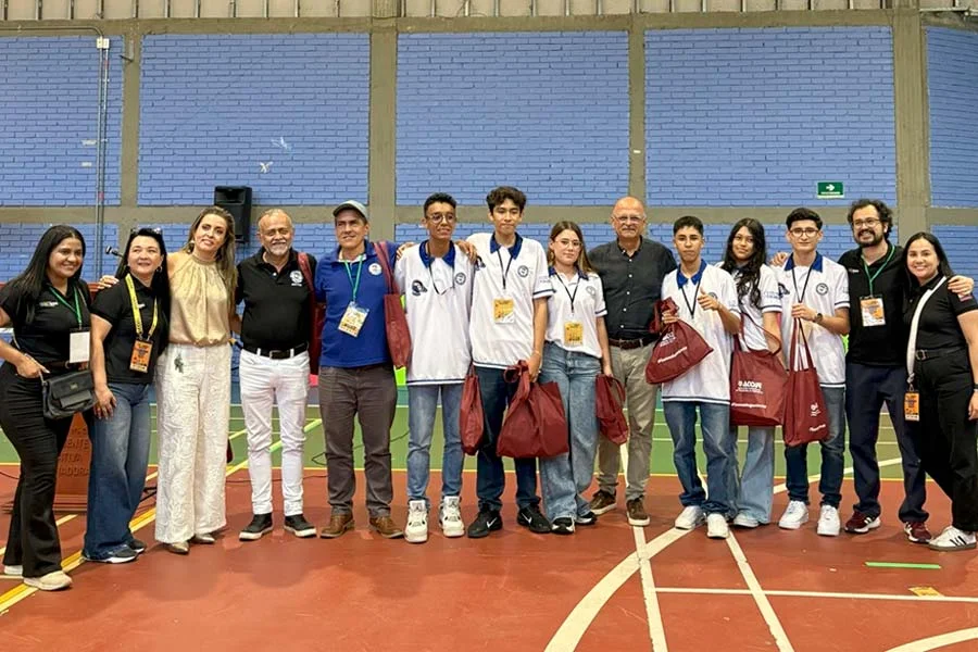 Estudiantes de Montenegro y Circasia final nacional de robótica