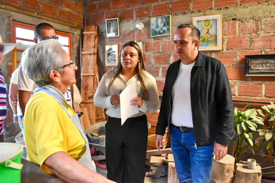Gobernador mejoramientos vivienda Salento